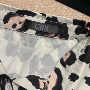 CBR woman top size large cheetah print with side zip for form fit long sleeve